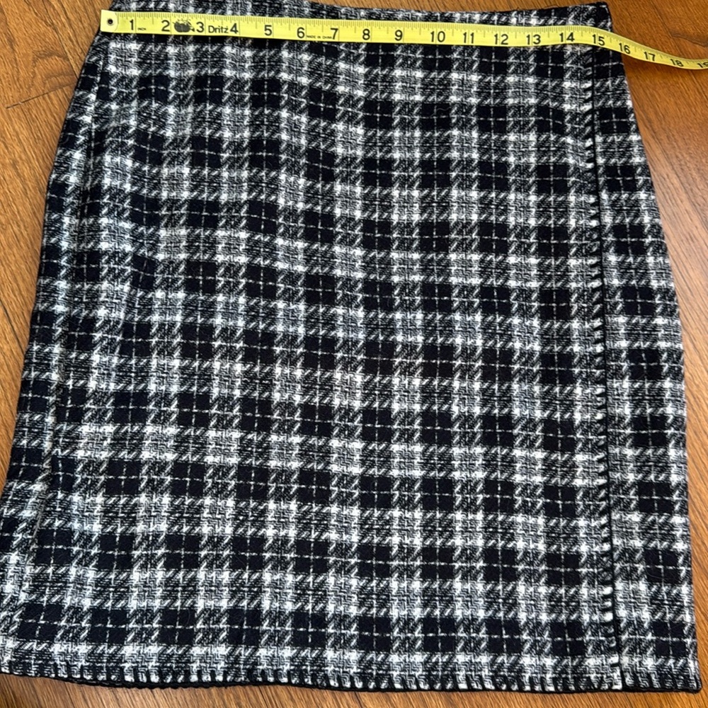 Eddie Bauer size 4 wool wrap skirt. Black and white.